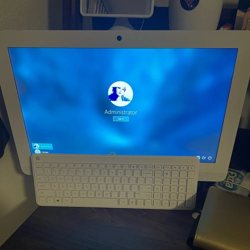 HP desktop with wired keyboard and mouse